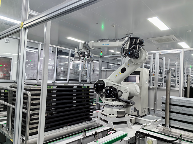 雄安新區(qū)首條信創(chuàng)產(chǎn)品數(shù)字化產(chǎn)線自動化裝配作業(yè)。雄安百信信息科技有限公司供圖