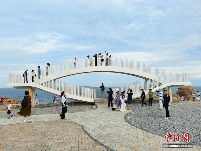 在平潭國際旅游島感受“青春時尚”風(fēng)潮