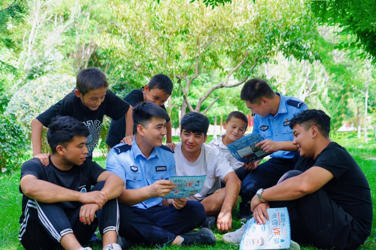 新疆溫宿：公園里的“反詐移動(dòng)課堂”