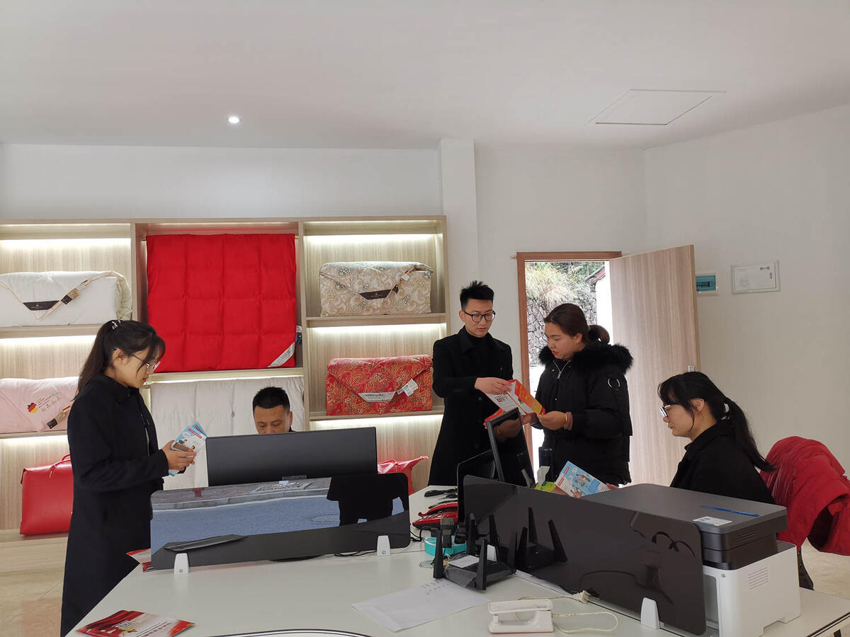 淳安司法：憲法宣傳進(jìn)企業(yè)，“把脈問診”開良方